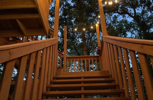 Florence House | Eagle Crest Treehouse with lake view.