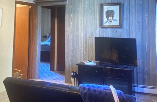 Eagle River Apartment | Eagle River apartment in house. Pets allowed. No breed restrictions