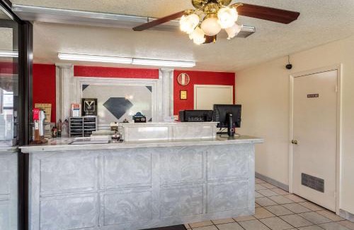 Brinkley Hotel | Econo Lodge & Suites Brinkley
