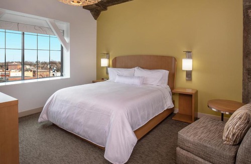 Moline Hotel | Element by Marriott Moline