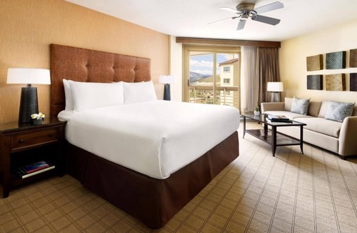 Mount Crested Butte Hotel | Elevation’s Finest: Valley View King | Serene Pool Access | Couple Stay