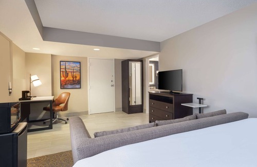 Tucson Hotel | Embassy Suites by Hilton Tucson East