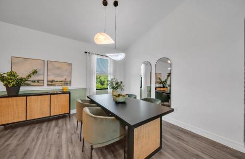 Port LaBelle House | Emerald Entry Retreat