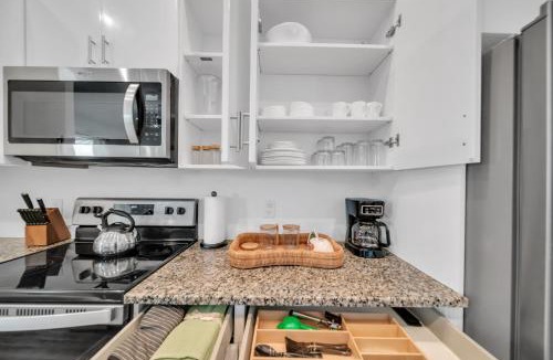 Port LaBelle House | Emerald Entry Retreat