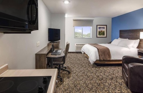 Plainfield Hotel | Enjoy a Relaxing Stay w/Kitchen Amenities Near Area Highlights