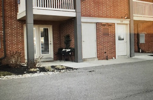 Kettering Apartment | Enjoy a stylish experience. Corporate housing or family vacation.