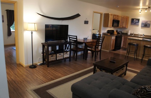 Bear Creek Cabin | Enjoy this Newly Constructed Luxury Suite surrounded by Alaska's Natural Beauty