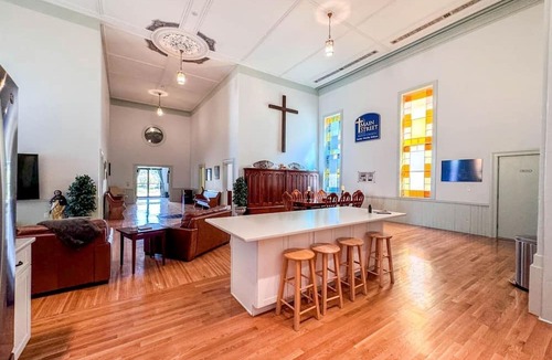 Conway House | Enjoy this Unique Two Vacation Rentals Ideal for Groups in New Hampshire