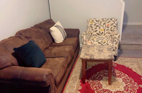 Hilliard House | Entire 1BR House w/spacious driveway