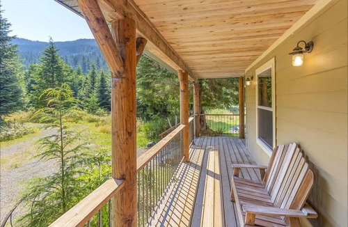 Randle House | Escape the Tech-connected at Relaxing Elk Meadows