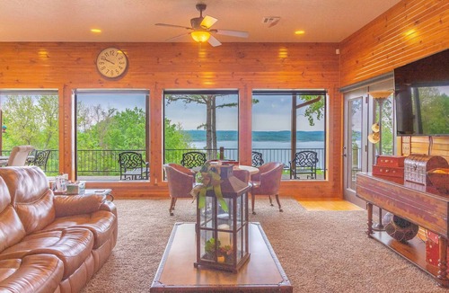 Vian House | Eva Jo’s Roost, The Hummingbird Hideaway With Stunning Lake Tenkiller Views
