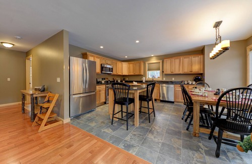 Alpine Village House | Exceptionally reviewed new country home with 3 bed, 3 bath, sleeping for 8