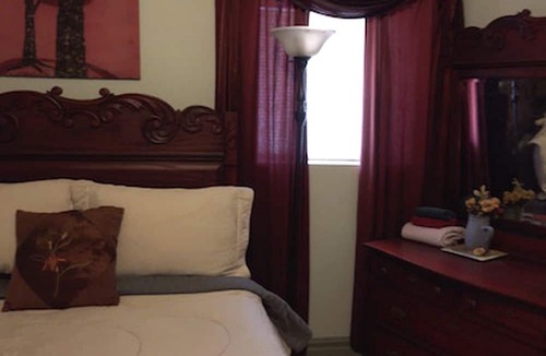 Devils Tower Cabin | Exclusive Getaway with Jacuzzi Tub near Devils Tower, Wyoming