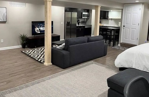 Johnstown Apartment | Executive 1 Bed Studio Near Intel Build Site