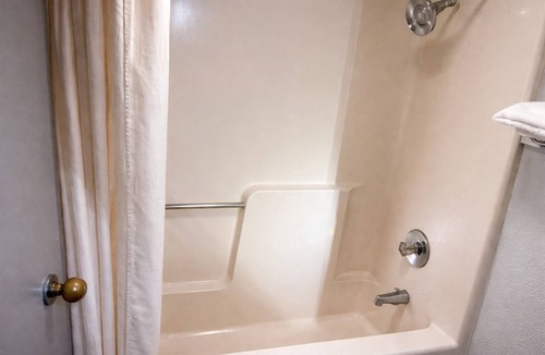 Pine Bluff Hotel | Executive Inn Pine Bluff