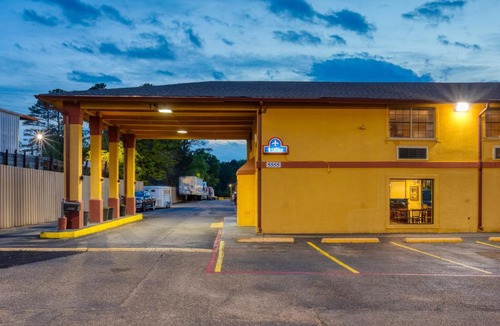 Marshall Hotel | Executive Inn & Suites