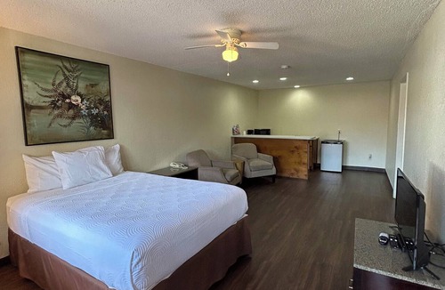 Marshall Hotel | Executive Inn & Suites