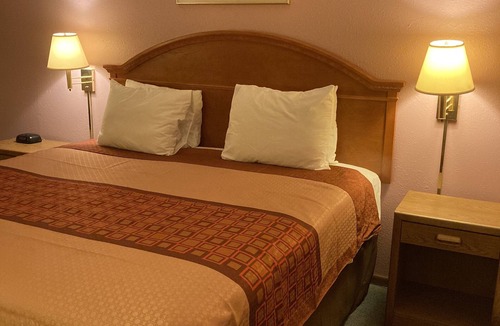 McPherson Hotel | Executive Inn