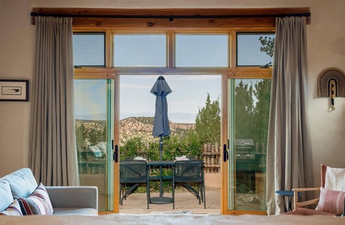 Tesuque House | Expansive views, Natural Light, Community Pool