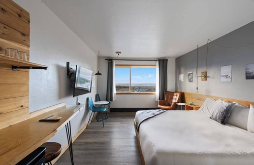 Long Beach Hotel | Experience Coastal Comfort! Indoor Swimming Pool, Pets Allowed, Free Parking!