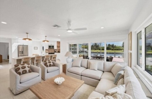 Grove City House | Experience waterfront vacation living