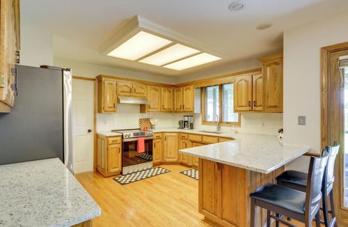 Springfield House | Explore Springfield! Spacious Family Home w/Yard