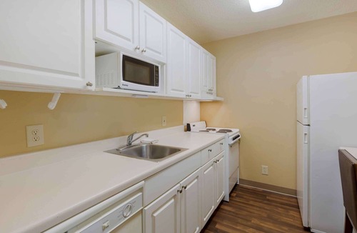 Durham Hotel | Extended Stay America Select Suites Raleigh RTP 4610 Miami B