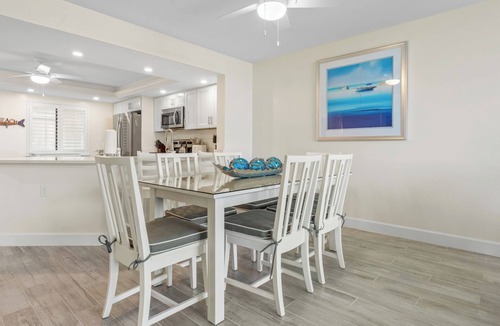 Sanibel Condo | FABULOUS GULF FRONT, 2/2 condo, PET FRIENDLY, 4 bikes, Pool, pickleball, tennis!