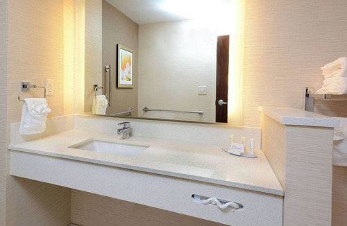 Northeast Raleigh Hotel | Fairfield Inn & Suites by Marriott Raleigh Capital Blvd./I-540