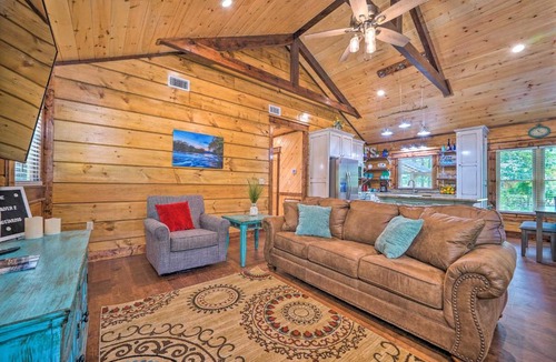 Golden House | 'Falling Star' Eagletown Cabin w/Hot Tub: Pets OK
