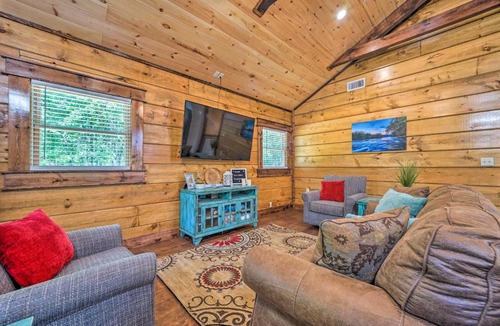 Golden House | 'Falling Star' Eagletown Cabin w/Hot Tub: Pets OK