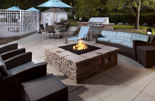 Blue Ash Hotel | Family-Friendly Getaway, 2 Convenient Units, Kitchen, Breakfast!