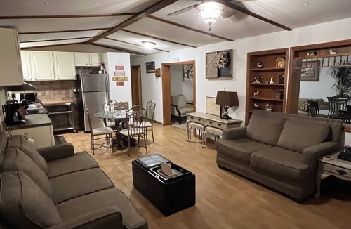 Burlington House | Farm House & Backyard Cozy Cabin & Pickleball Sports Court
