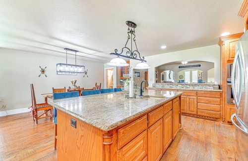 Denison House | Fire Pit + Sauna: Spacious Lake Texoma Retreat!