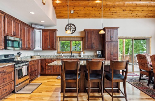 Merrifield Cabin | Fireplace, Pool Table, 8 Beds, Family Fun