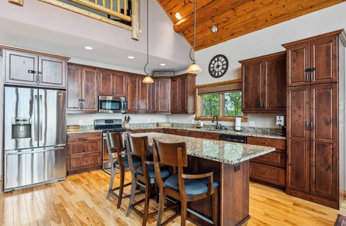 Merrifield Cabin | Fireplace, Pool Table, 8 Beds, Family Fun