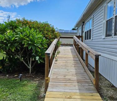 Taylor Creek House | Fisherman's Hideaway! Home on canal in Okeechobee!