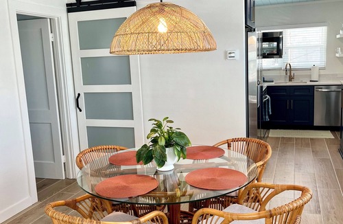 Englewood House | FLASH SALE - just steps to beach. 2BR/1BA.Dogs welcome! Perfect ratings.