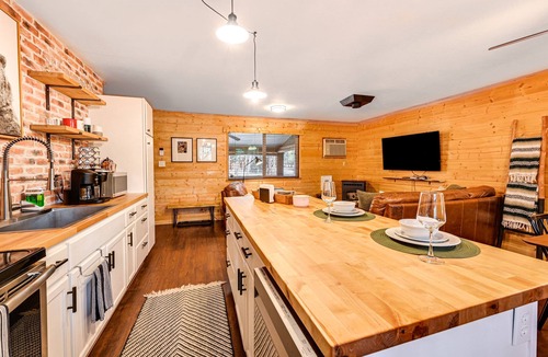Strawberry Cabin | Forest Views & Fire Pit: Cozy Pine Cabin