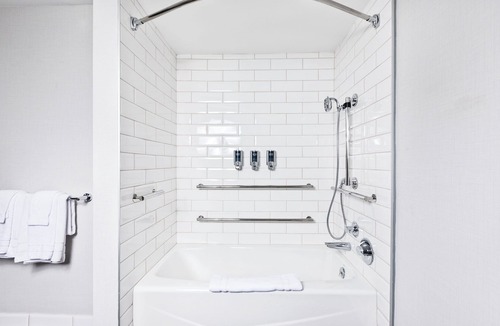 Ventura Hotel | Four Points by Sheraton Ventura Harbor Resort