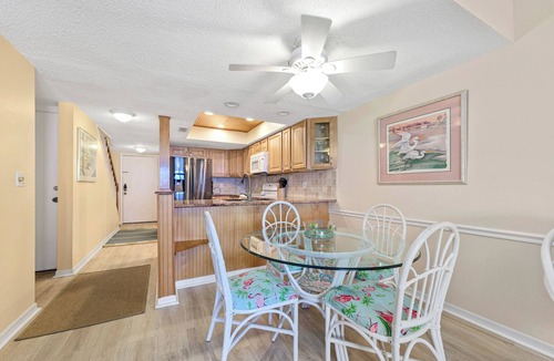 Crescent Beach Condo | Four Winds by Distinctive Beach Rentals