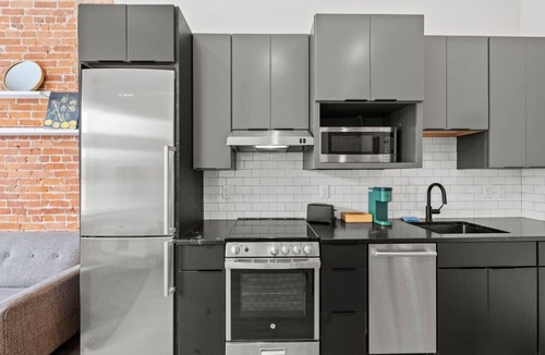 Near East Columbus Apartment | Franklin Park, Luxury New Build + Free Parking!