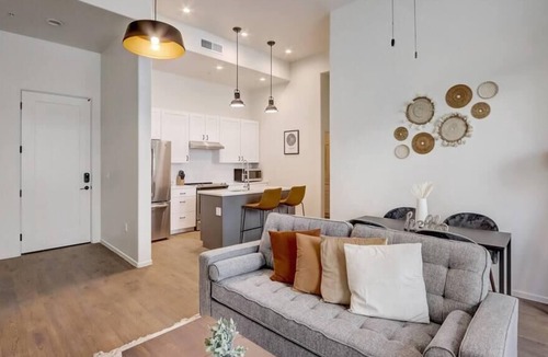 Menlo Park Apartment | Frontdesk | Beautiful 2 BR Menlo Park Apt