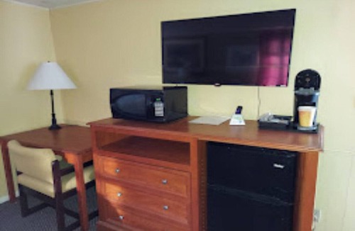 New Ulm Apartment | Full Bed|Non-Smoking