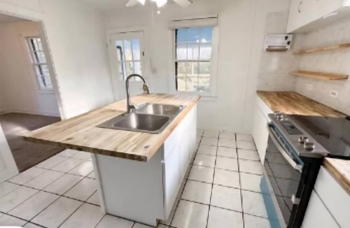 Orangeburg Apartment | Fully furnished cozy 2-bedroom apartment on quiet lot in Orangeburg, SC