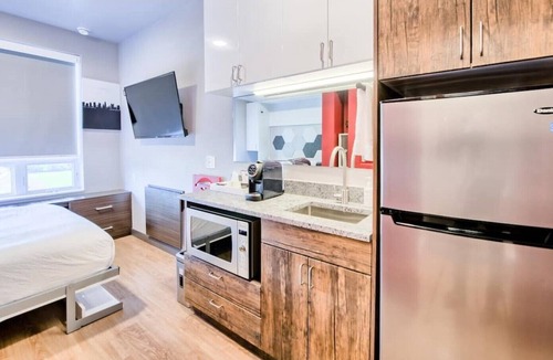 Old North Columbus Apartment | 🔷Fun Micro-Unit w/ Garage Parking Near High St. | Jacuzzi, Fitness Gym, WiFi, +