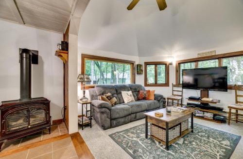 Briar Crest Woods House | Game Room, Deck & Fire Pit! Pocono Mtn House