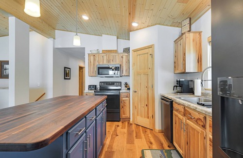 Park Falls Cabin | Game Room & Dock: Lakefront Park Falls Getaway