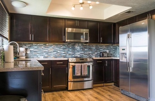 Dobson Ranch House | Gated Dobson Ranch townhouse, balcony, golf views
