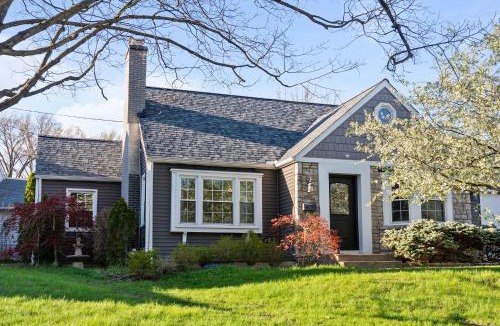 Clintonville House | Getaway Glen Walkable